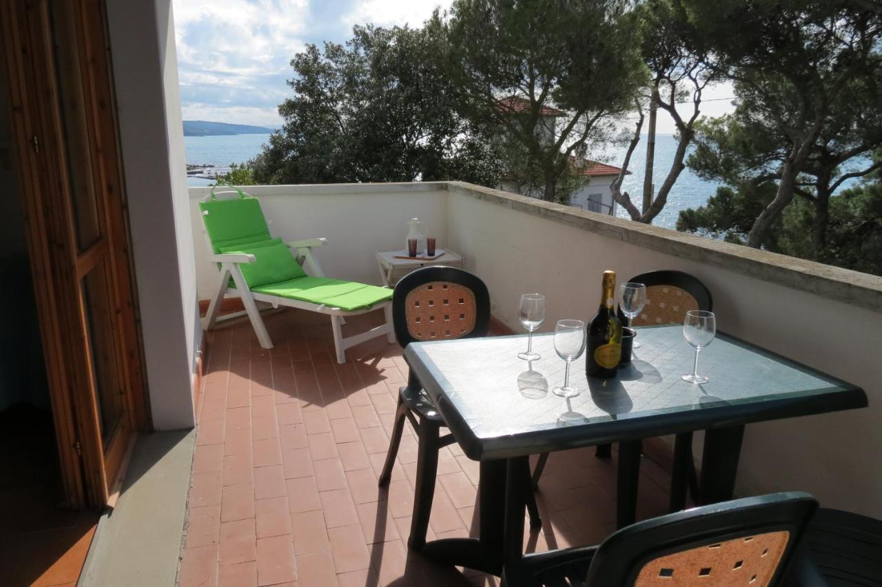 Bellavista Beachfront Apartments Quercianella Exterior photo
