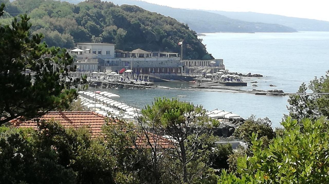Bellavista Beachfront Apartments Quercianella Exterior photo